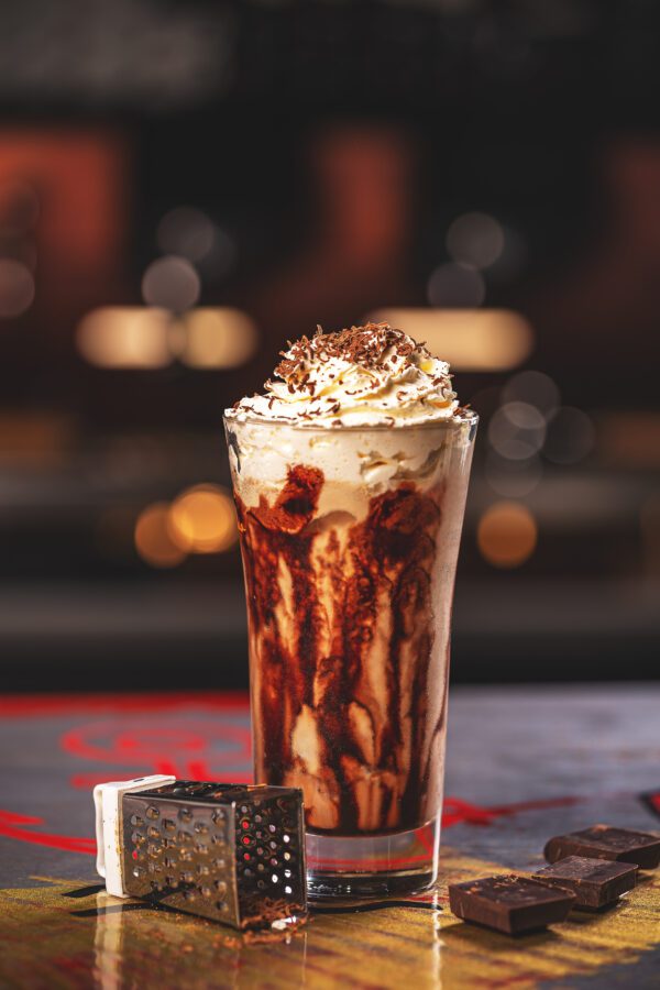 SHAKES ( CHOCKLATE / VANILLA / STRABERRY / ORIO AND BANANA )